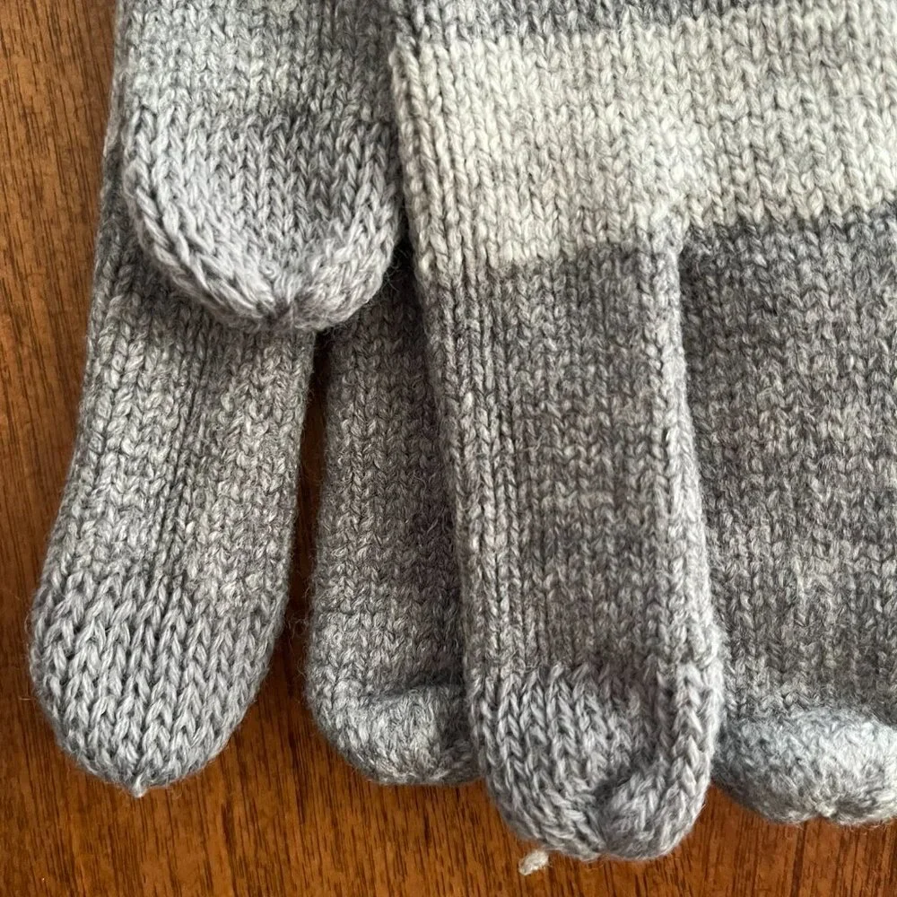 Gap knit hat and gloves set NWT